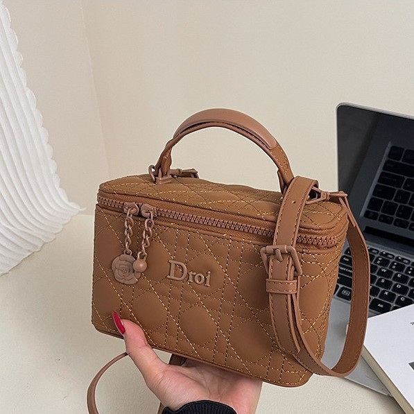 Ins Super Hot 2026 High Beauty Explosive Fragrant Style Lingge Versatile Box Bag Single Shoulder Cross Shoulder Handheld Korean Edition Bag Ins Super Hot 2026 High Beauty Explosive Fragrant Style Lingge Versatile Box Bag Single Shoulder Cross Shoulder Handheld Korean Edition Bag