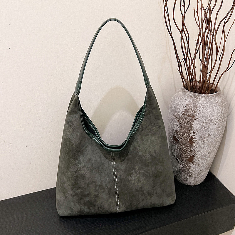 Large capacity underarm tote bag for women, 2026 new fashionable commuter women's bag, fashionable niche frosted single shoulder women's bag