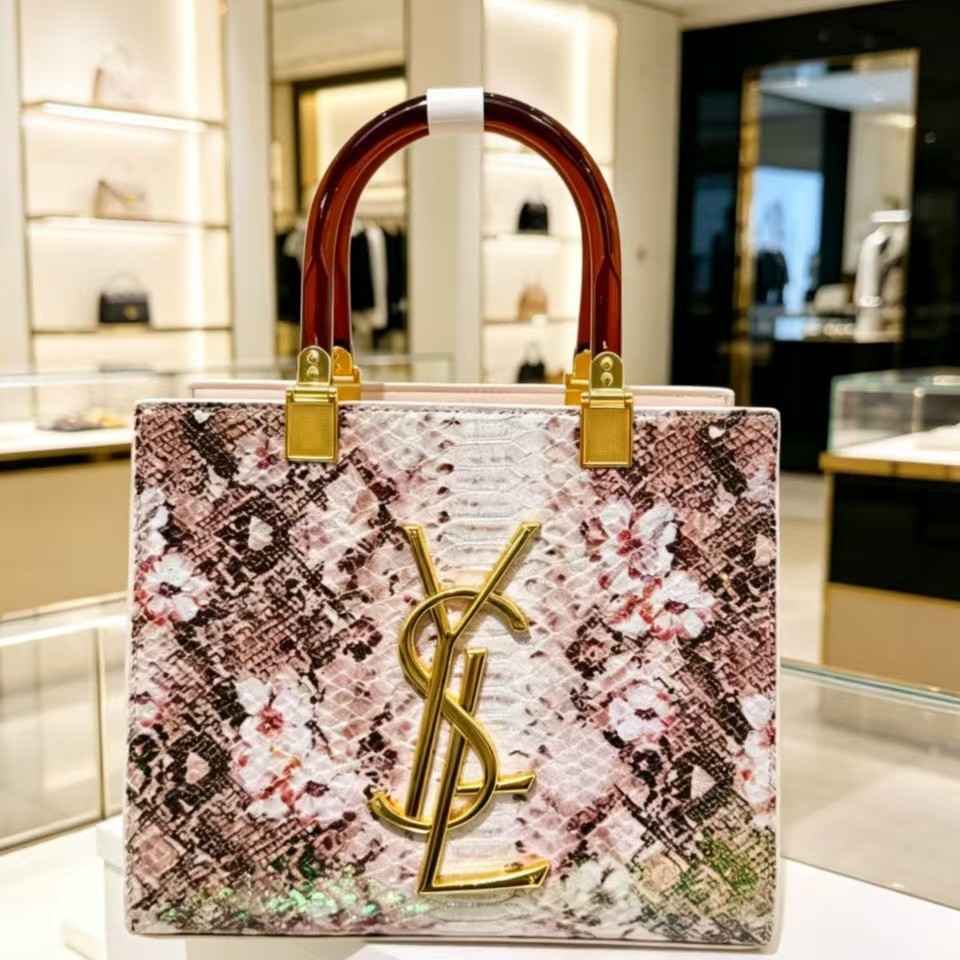 Tote bag large capacity women's 2026 new genuine leather light luxury niche high-end feeling commuting hand-held shoulder crossbody bag
