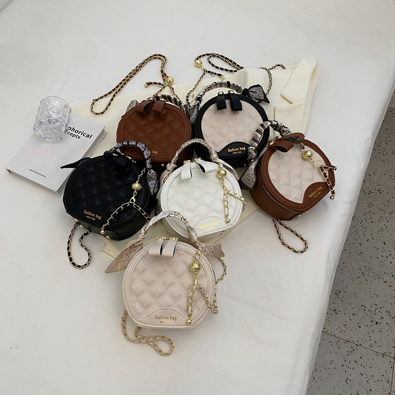 Underarm bag 2026 autumn new women's bag popular niche design personalized chain crossbody bag hand-held small round bag