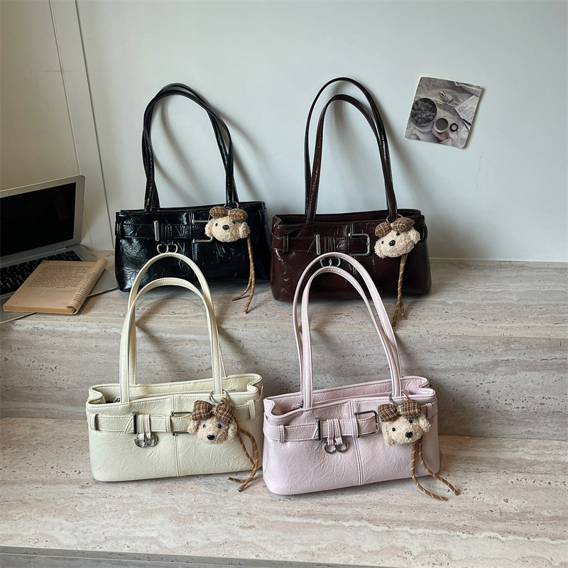 2026 autumn new Korean style minimalist baguette underarm bag, female niche design shoulder bag, fashionable minimalist handbag