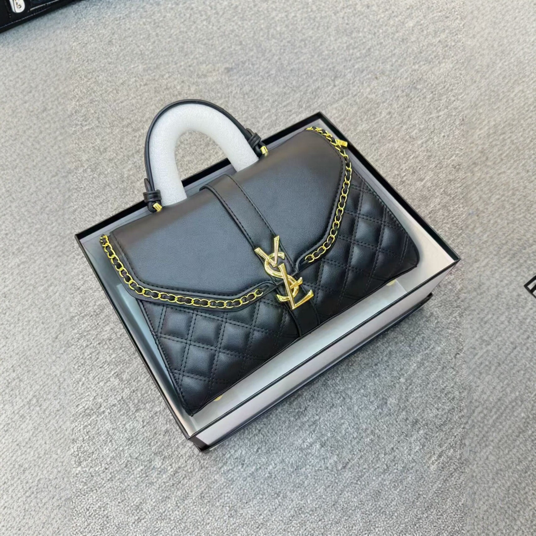 2026 new diamond grid chain handbag, women's high-end sense, single shoulder crossbody small bag, fashionable and versatile temperament women's bag