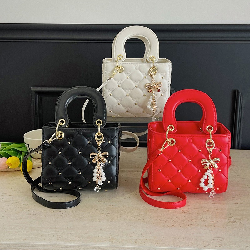 French niche fashion diamond grid handbag 2026 autumn new trend shoulder bag design sense crossbody bag women's bag