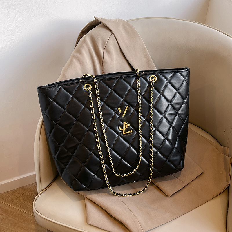 Bags2025 new women's bag large capacity tote bag European and American fashion diamond grid chain shoulder bag Cross border foreign trade bag Bags2025 new women's bag large capacity tote bag European and American fashion diamond grid chain shoulder bag Cross border foreign trade bag