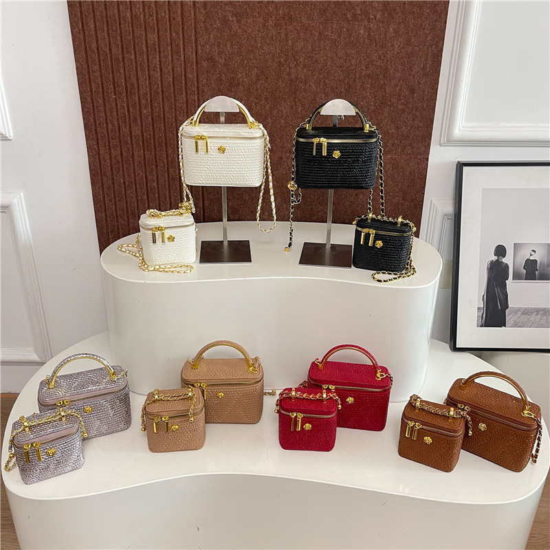 Bags Cross border Retro Handheld Small Bag for Women 2025 New Fashionable Small Fragrant Style Ling Grid Chain Single Shoulder Crossbody Bag