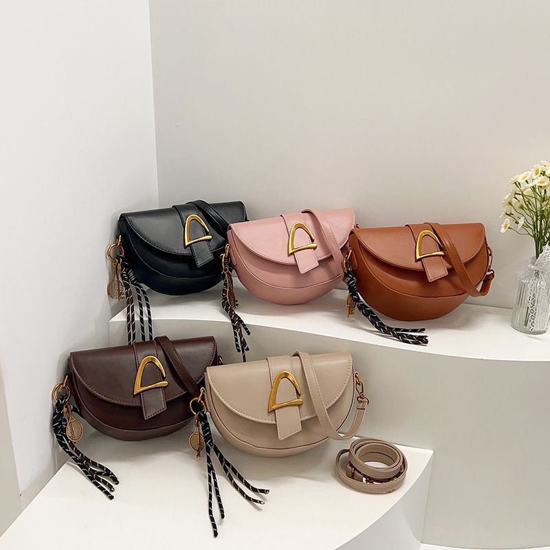 Cross border retro large capacity saddle bag 2026 new trendy fashion shoulder bag commuting stylish texture crossbody bag