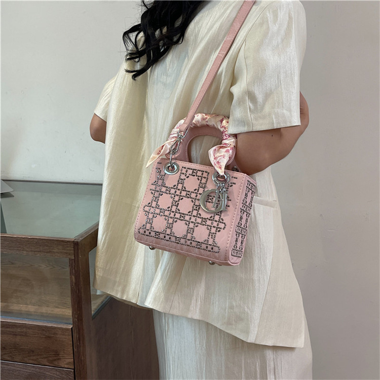 Daifei Bag Spring and Summer New Shoulder Bag with Diamond Inlaid Bag Autumn Women's Handheld Bag High end and Small niche Women's Bag Daifei Bag Spring and Summer New Shoulder Bag with Diamond Inlaid Bag Autumn Women's Handheld Bag High end and Small niche Women's Bag