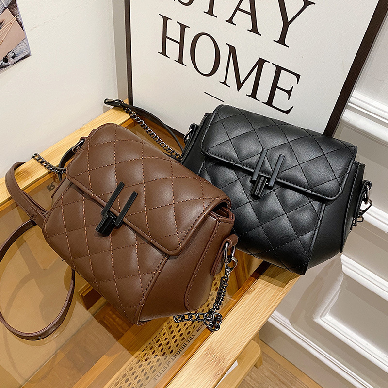 French shoulder bag for women 2026 new trendy crossbody bag for women, niche design, soft leather, stylish casual small square bag