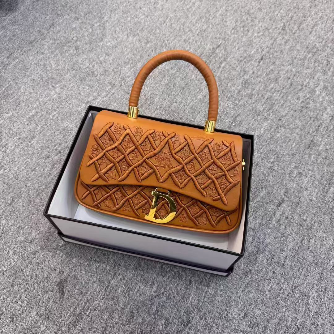 2026 spring new niche design casual armpit bag, women's simple texture small square bag, popular handbag 2026 spring new niche design casual armpit bag, women's simple texture small square bag, popular handbag