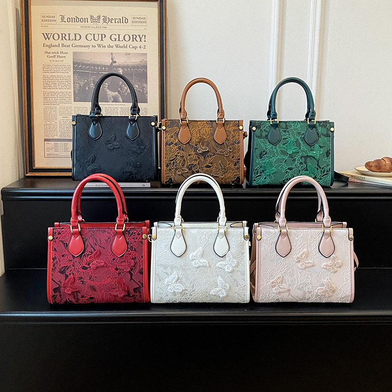 Xiaoxiangfeng lace butterfly embroidery handbag, 2026 autumn new style, fashionable, simple, large capacity single shoulder crossbody bag