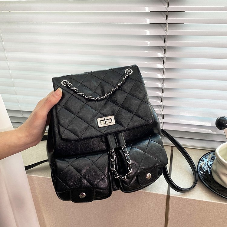 Korean niche mini chain lightweight small backpack for women 2026 new student commuting backpack, small fragrant style bag