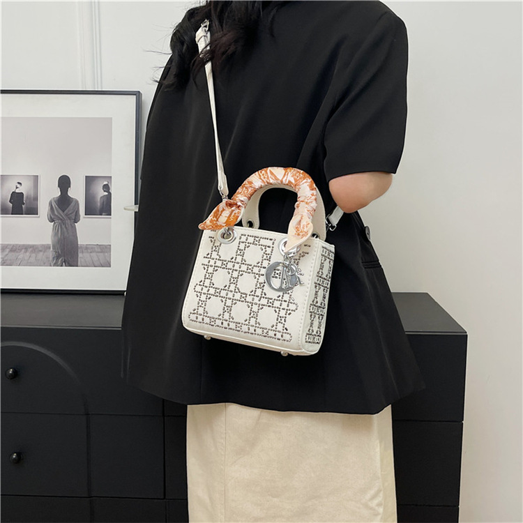 Daifei Bag Spring and Summer New Shoulder Bag with Diamond Inlaid Bag Autumn Women's Handheld Bag High end and Small niche Women's Bag Daifei Bag Spring and Summer New Shoulder Bag with Diamond Inlaid Bag Autumn Women's Handheld Bag High end and Small niche Women's Bag