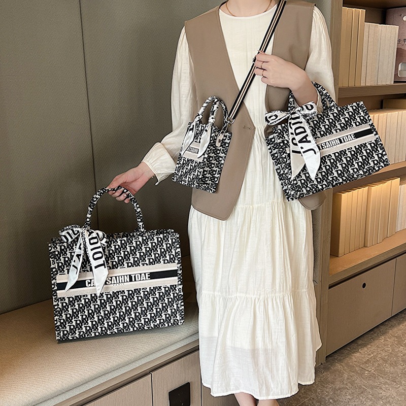 Cross border hot selling women's bag 2026 new fashion hot selling D home contrasting color shopping bag large capacity tote bag shoulder bag