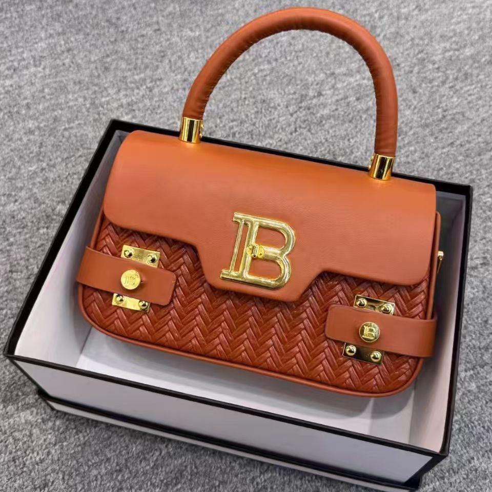 Cross border high-end design women's bag 2026 new casual commuting practical versatile hand-held shoulder crossbody bag