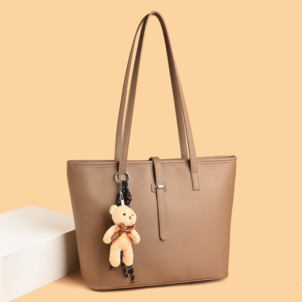 Cross border retro bag, women's bag, 2026 new trendy style, large capacity shoulder bag, commuting bag, fashionable and personalized tote bag Cross border retro bag, women's bag, 2026 new trendy style, large capacity shoulder bag, commuting bag, fashionable and personalized tote bag