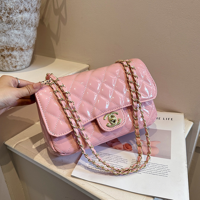 Niche design casual western-style shoulder bag 2026 new personalized fashion autumn trend commuting crossbody small square bag