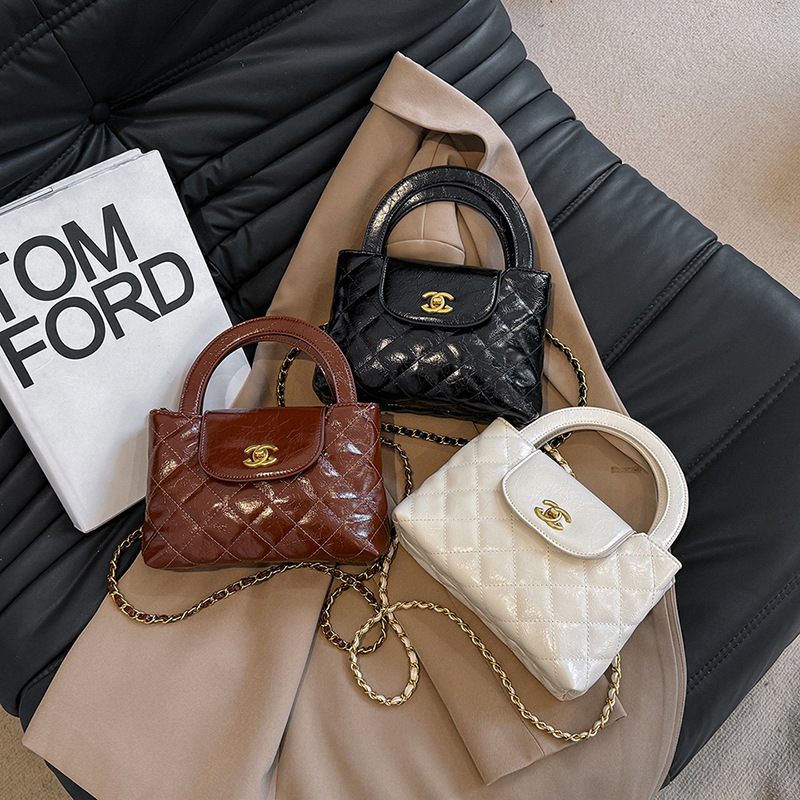 Cross border Korean version simple shoulder bag 2026 new trendy and fashionable diamond grid chain handbag commuting shoulder crossbody bag