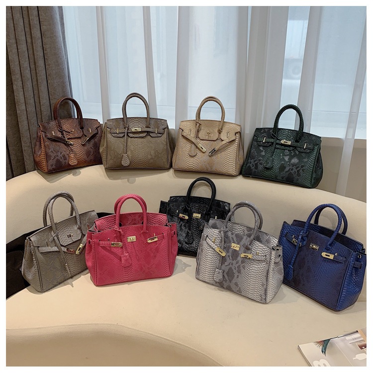 European and American retro snake skin pattern bag for women, 2026 new trendy style, single shoulder crossbody bag, large capacity commuting women's bag