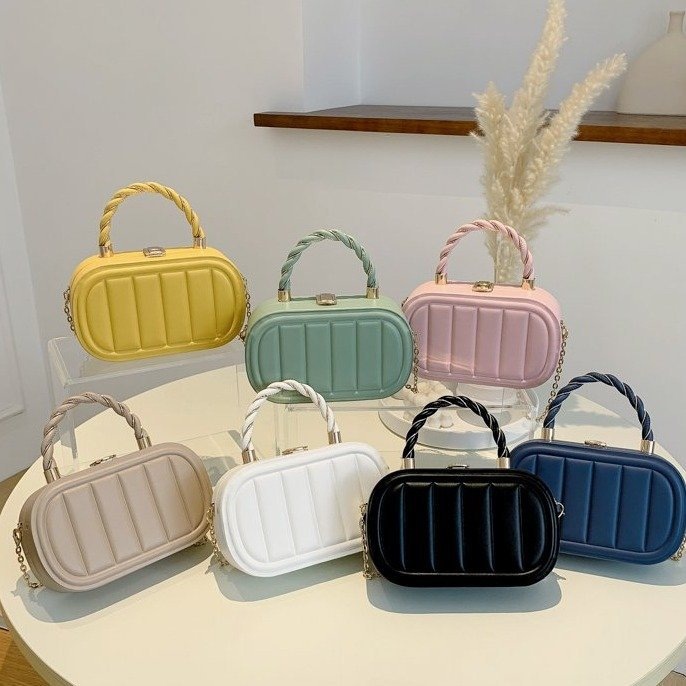 Women's Bag 2026 New Fashionable Simple Handheld Shoulder Bag Acrylic Chain Crossbody Bag Texture Shaped Box Bag