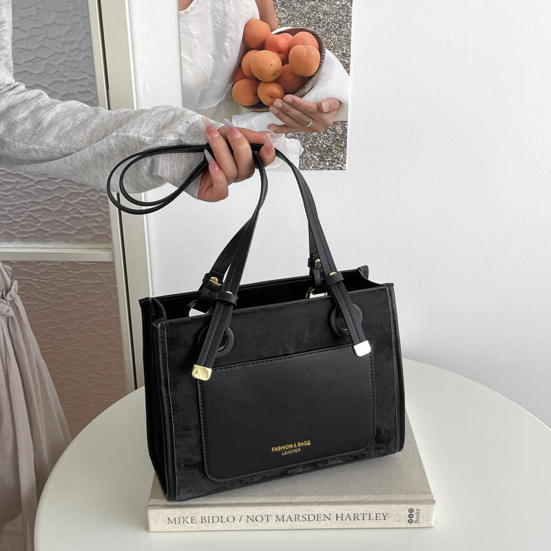 Cross border trendy fashion casual tote bag for women, 2026 autumn new style, stylish texture, commuting large capacity shoulder bag