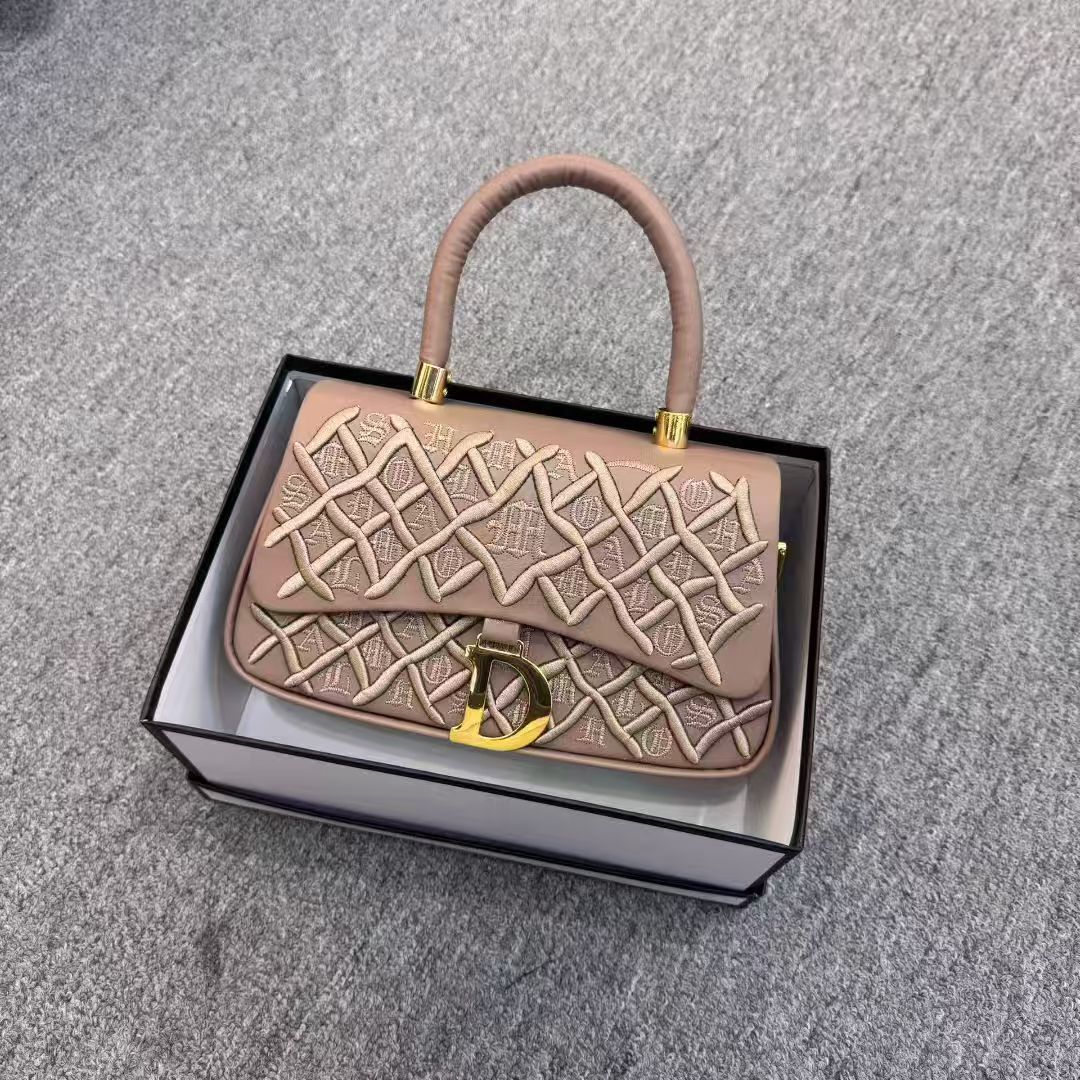 2026 spring new niche design casual armpit bag, women's simple texture small square bag, popular handbag 2026 spring new niche design casual armpit bag, women's simple texture small square bag, popular handbag