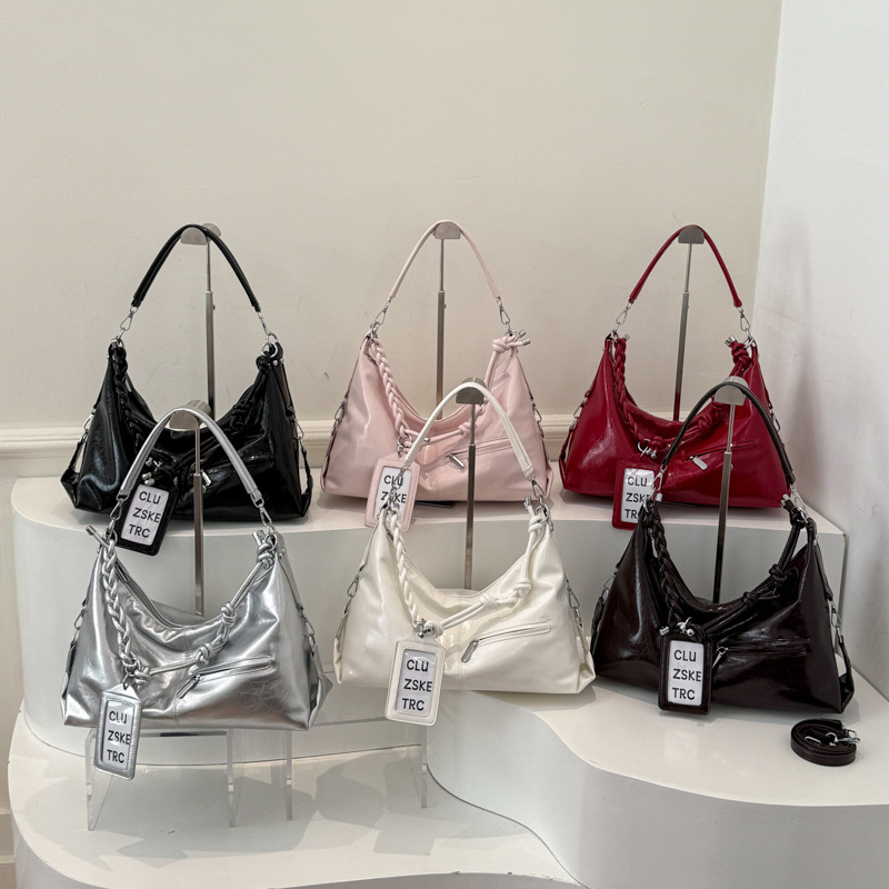 Summer niche solid color armpit bag fashionable single shoulder diagonal cross bag for women 2026 new popular commuting tote bag