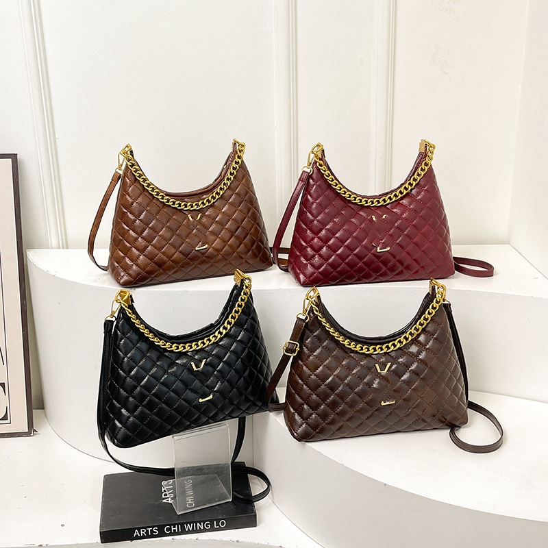 Bags2025 new women's bag shoulder bag diamond grid texture thick chain armpit bag autumn and winter trend versatile crossbody bag