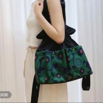 Korean style women's backpack with drawstring design, hand-held commuting bag, high aesthetics, fashionable and casual shoulder bag, foreign trade