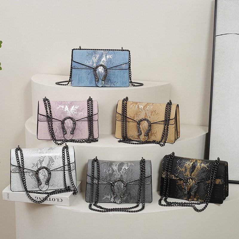 European and American retro snake patterned small square bag 2026 new fashionable texture single shoulder bag trendy fashion crossbody women's bag wine god bag