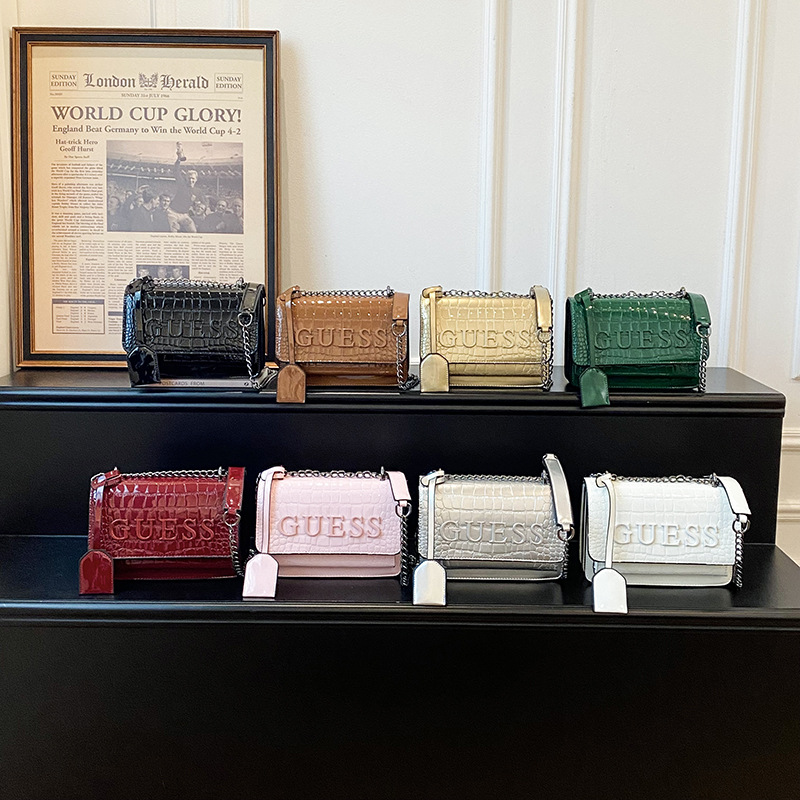 Fashion crocodile pattern solid color shoulder bag 2026 autumn new style chain temperament commuting hand-held small square bag crossbody bag