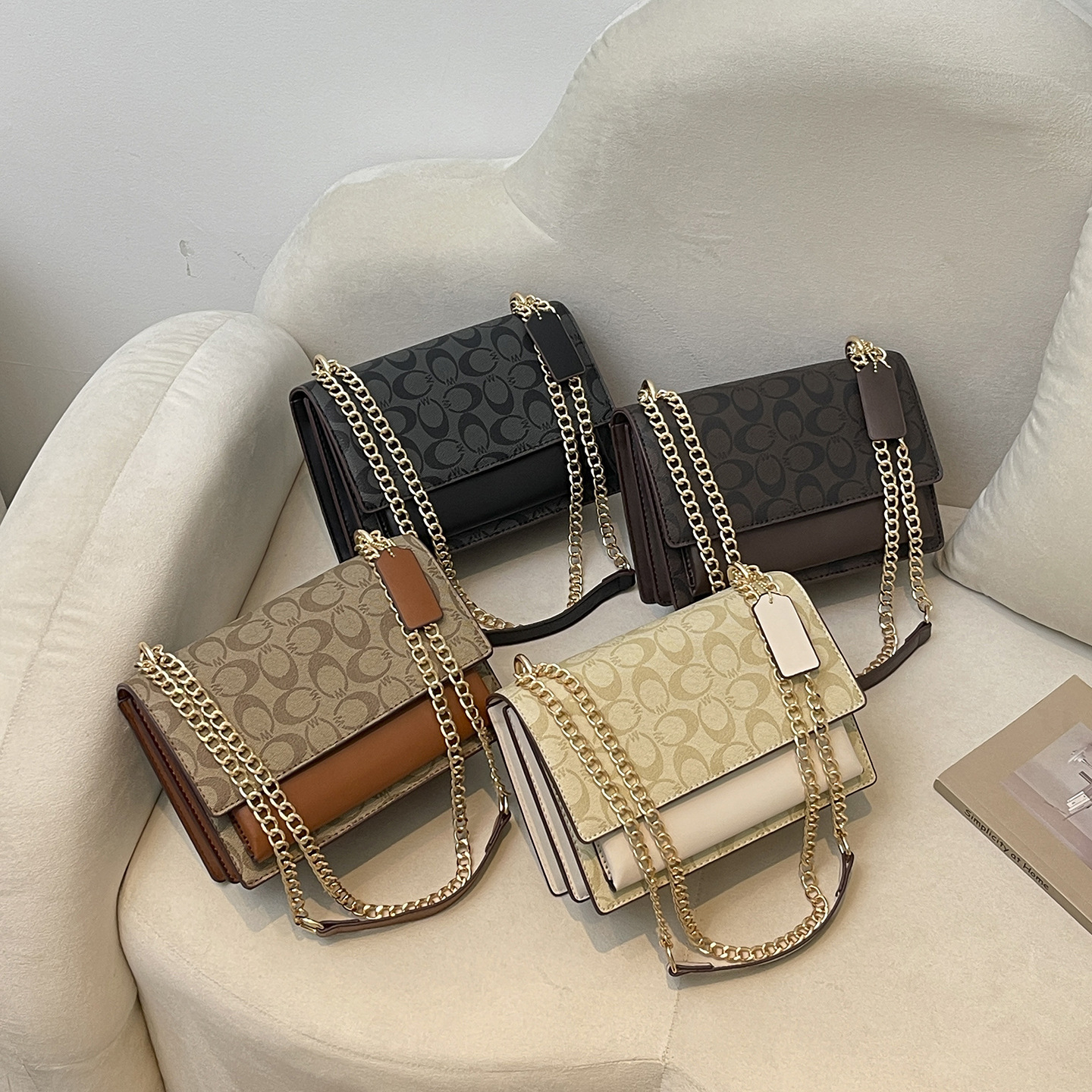 Fashion shoulder bag with niche design, trendy and casual 2026 small square bag, autumn and winter personalized and stylish women's small square bag