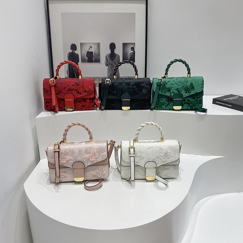 2026 Autumn New Simple Fashion Fresh Chinese Style Embroidered Butterfly Small Square Bag Casual Fashion Simple Crossbody Bag