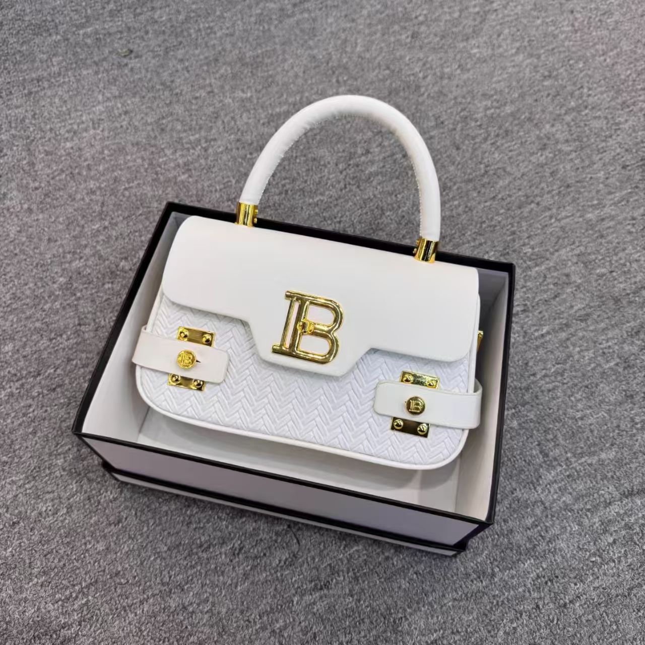 Cross border high-end design women's bag 2026 new casual commuting practical versatile hand-held shoulder crossbody bag Cross border high-end design women's bag 2026 new casual commuting practical versatile hand-held shoulder crossbody bag