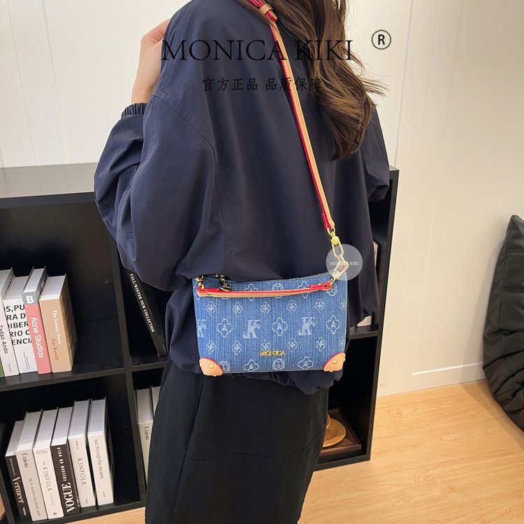 2026 Autumn New Women's Bag Rivet Lunch Box Zipper Universal Edition
