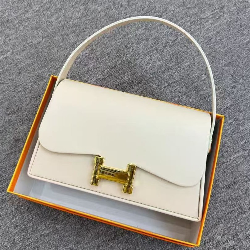 This year's popular underarm bag is a niche new product for women. It is versatile for spring and summer, and can be worn on one shoulder or crossbody with a stick. It is a trendy single shoulder bag for women