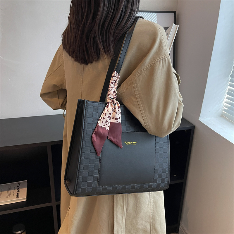 Large Capacity Texture Women's 2026 New Stylish Texture Casual Color blocked Stylish Single Shoulder Underarm Tote Bag Large Capacity Texture Women's 2026 New Stylish Texture Casual Color blocked Stylish Single Shoulder Underarm Tote Bag