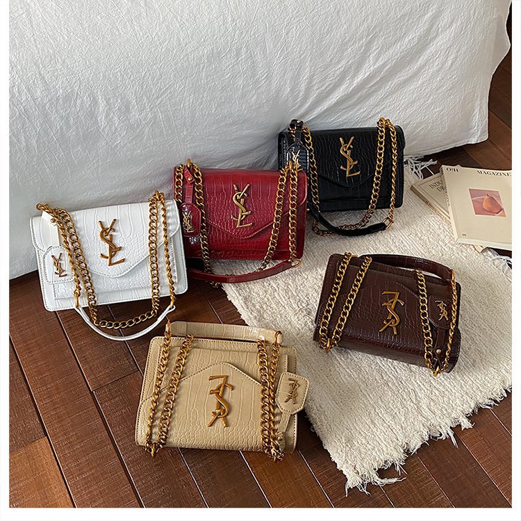 Fashionable Women's Shoulder Bag 2026 Autumn New Zipper Chain Design Large Capacity Commuter Versatile Classic Women's Bag