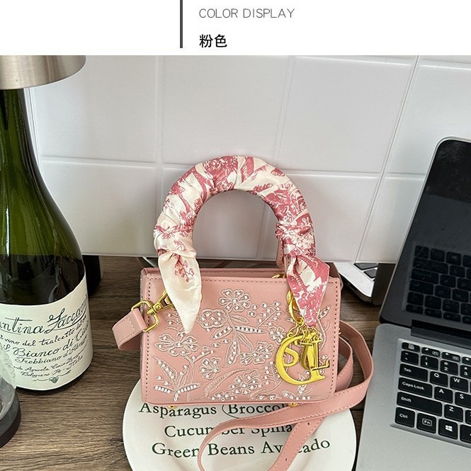 Lacquer Embroidered Concubine Bag, Women's Cross border New Vintage Light Luxury Small Square Bag, Fashionable and Versatile Handheld Single Shoulder Crossbody Bag