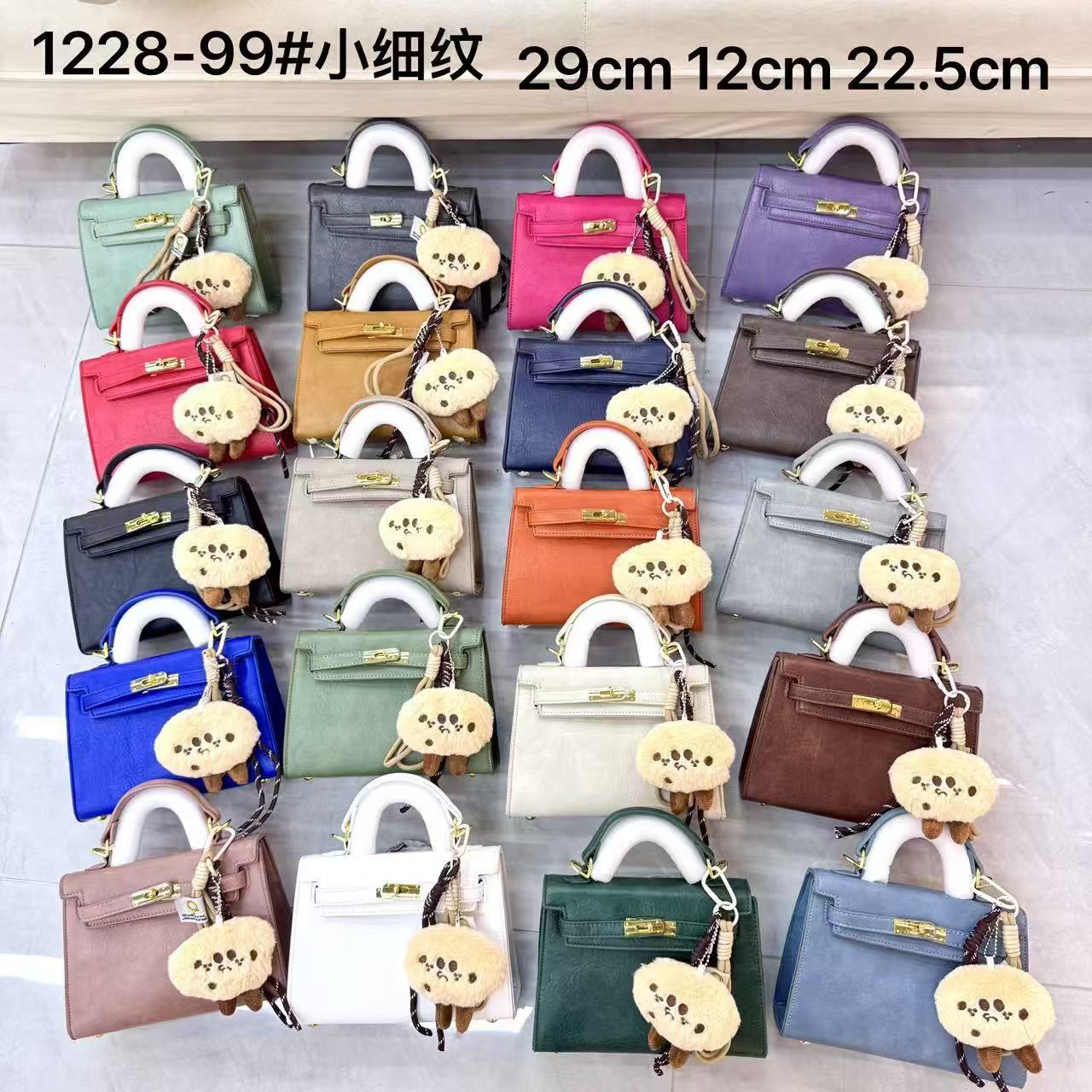2026 Autumn Retro Handbag, High Beauty Women's Fashion, Western Style, Crossbody Bag, Small Square Bag, Small Single Shoulder, Small Square Bag