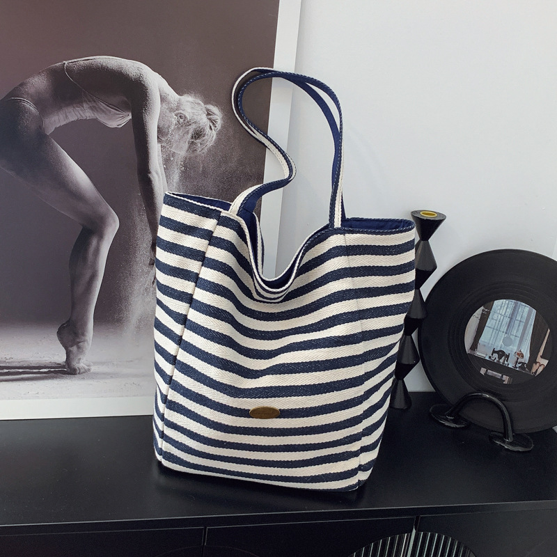 Double sided striped canvas bag for women 2026 new Korean version tote casual bag, single shoulder large capacity shopping armpit bag