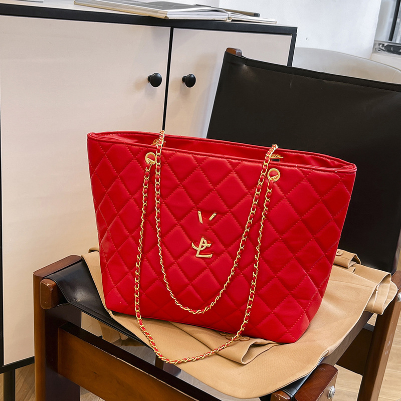 Bags2025 new women's bag large capacity tote bag European and American fashion diamond grid chain shoulder bag Cross border foreign trade bag Bags2025 new women's bag large capacity tote bag European and American fashion diamond grid chain shoulder bag Cross border foreign trade bag