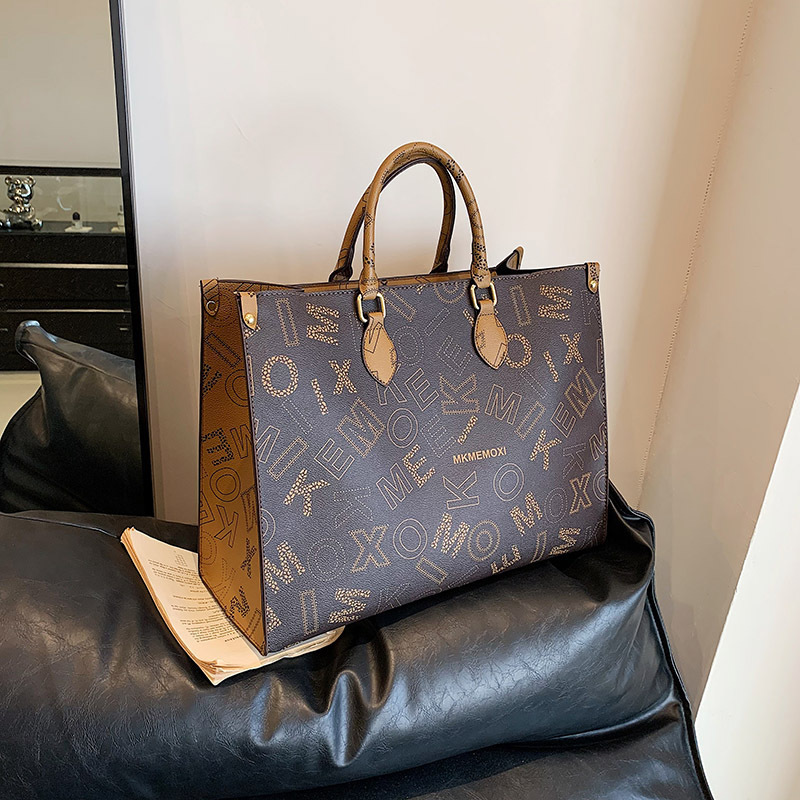 Cross border large capacity tote bag 2026 new autumn lightweight and simple handbag fashion letter printed shoulder bag