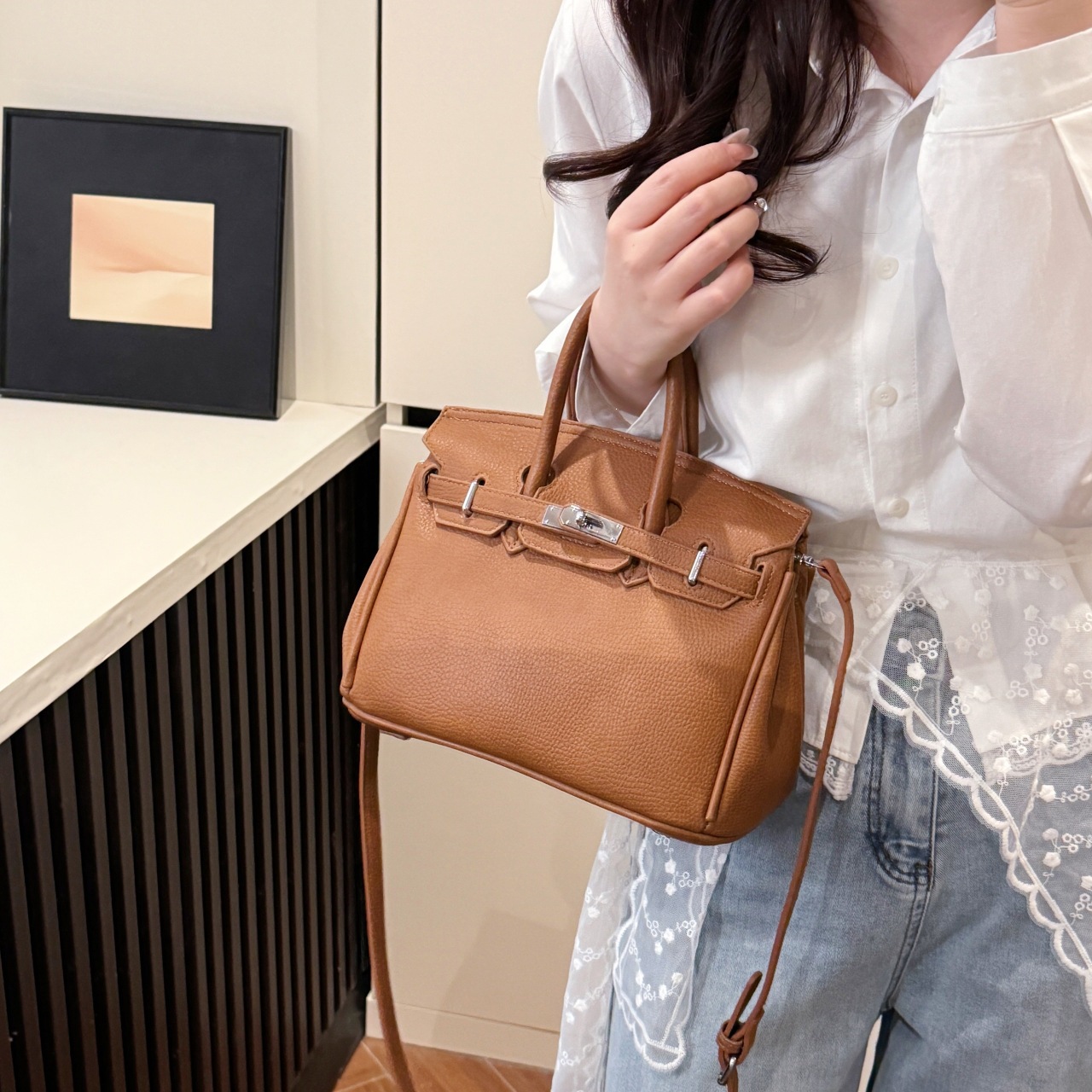 Cross border 2026 new large capacity lychee patterned platinum bag, high-end commuting single shoulder crossbody bag, multi-color wholesale Cross border 2026 new large capacity lychee patterned platinum bag, high-end commuting single shoulder crossbody bag, multi-color wholesale