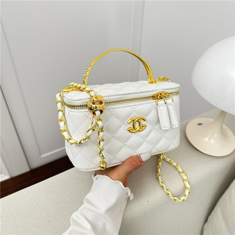 Cross border Lingge Fashion Solid Color Shoulder Bag 2026 New Trendy Chain Crossbody Bag Commuter Leisure Handbag