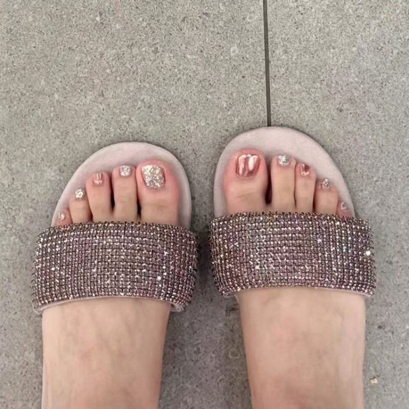 French style dress beach vacation style women's shoes for summer 2026, new flat bottomed diamond embellished one-piece slippers for wearing sandals outside French style dress beach vacation style women's shoes for summer 2026, new flat bottomed diamond embellished one-piece slippers for wearing sandals outside