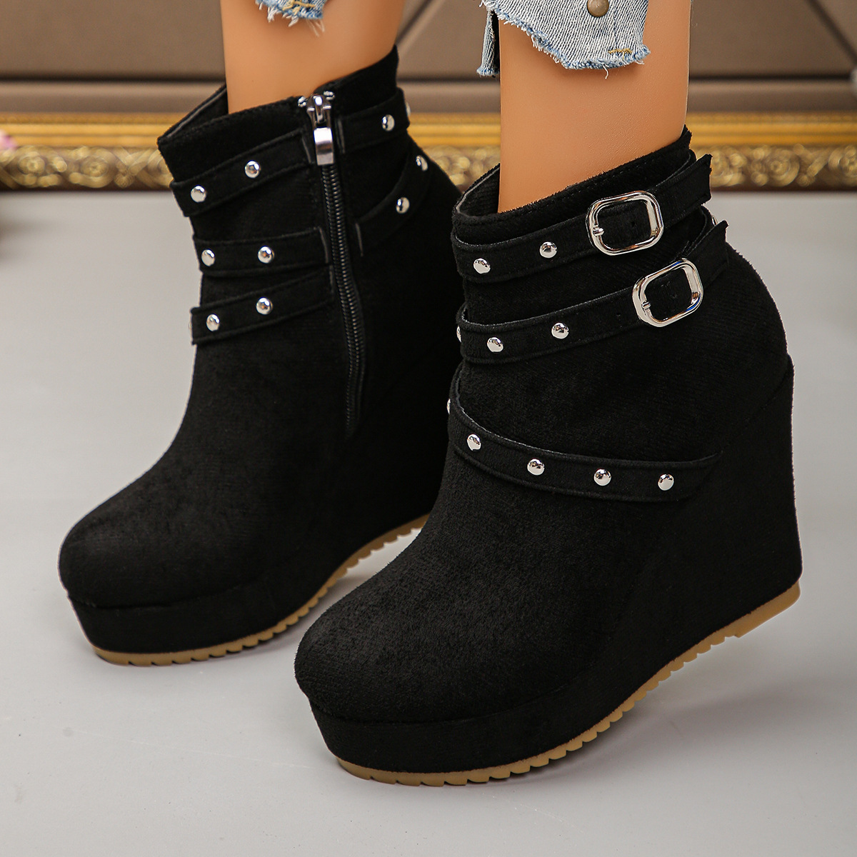 High heels, plus size belt buckle, European and American style suede, 2026 autumn women's side zipper, rivet wedge heel, short boots for children