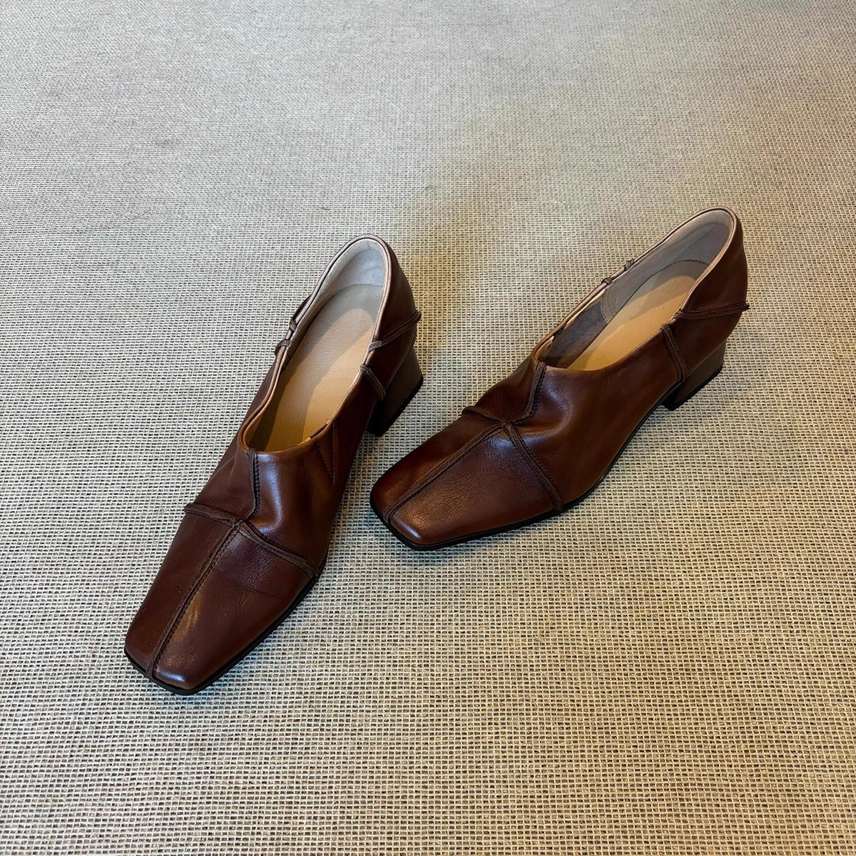 Uniquely versatile one foot deep mouth small leather shoes for women with retro style square toe, simple, thick heel, soft leather single shoes, not imported