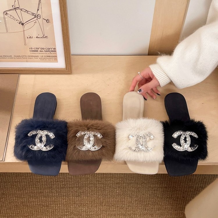 Xiaoxiang Feng Shui Diamond Double CC Hairy Dragging Women's Outdoor Wear Autumn and Winter New Style Anti slip Temperament Versatile One line Dragging Cotton Dragging Shoes