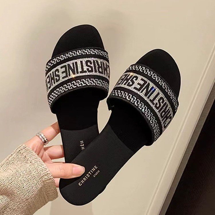 Classic D flat sandals for women's outdoor wear, 2026 summer new letter beach one word slippers in stock