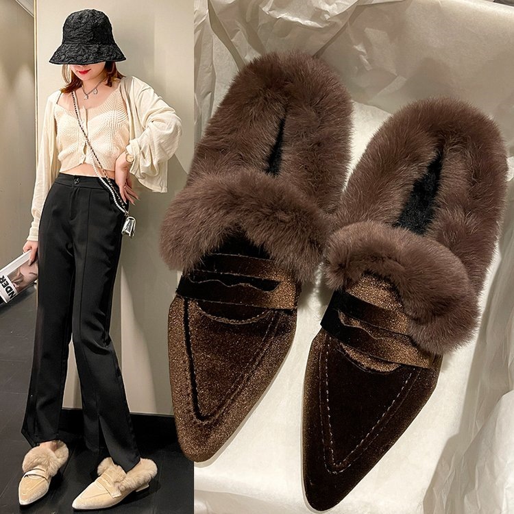 Sharp pointed, thick heeled, hairy shoes for women, worn for autumn and winter with velvet European and American toe caps, half slippers for lazy people, one foot on M ü ller shoes